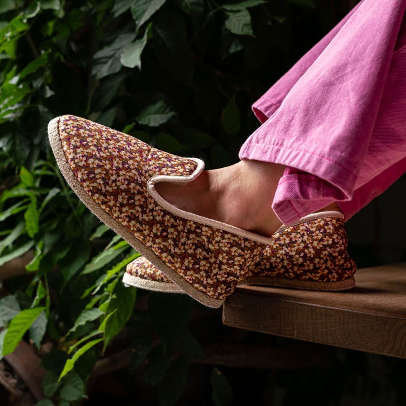 Pantoufles à talons inclinés à une ligne pour femmes à la mode Pantoufles à talons inclinés à une ligne pour femmes à la mode