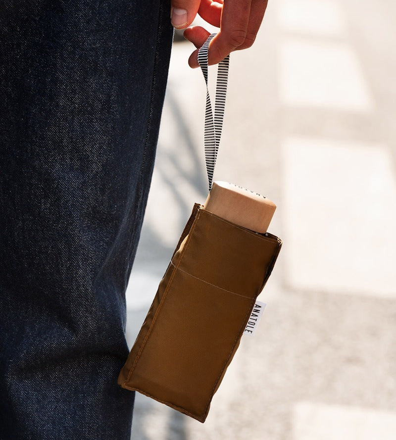 Mini-parapluie-pliant-caramel-ANATOLE-Augustine.jpg