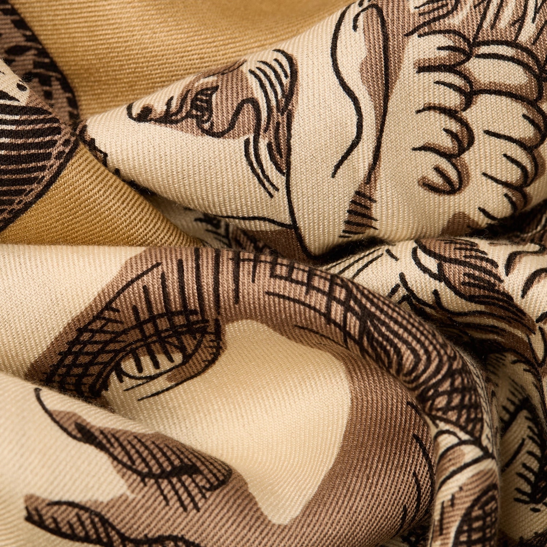 inoui-editions-musee-louvre-foulard-carre-130-cm-soie-modal-archives-naturel-3.webp