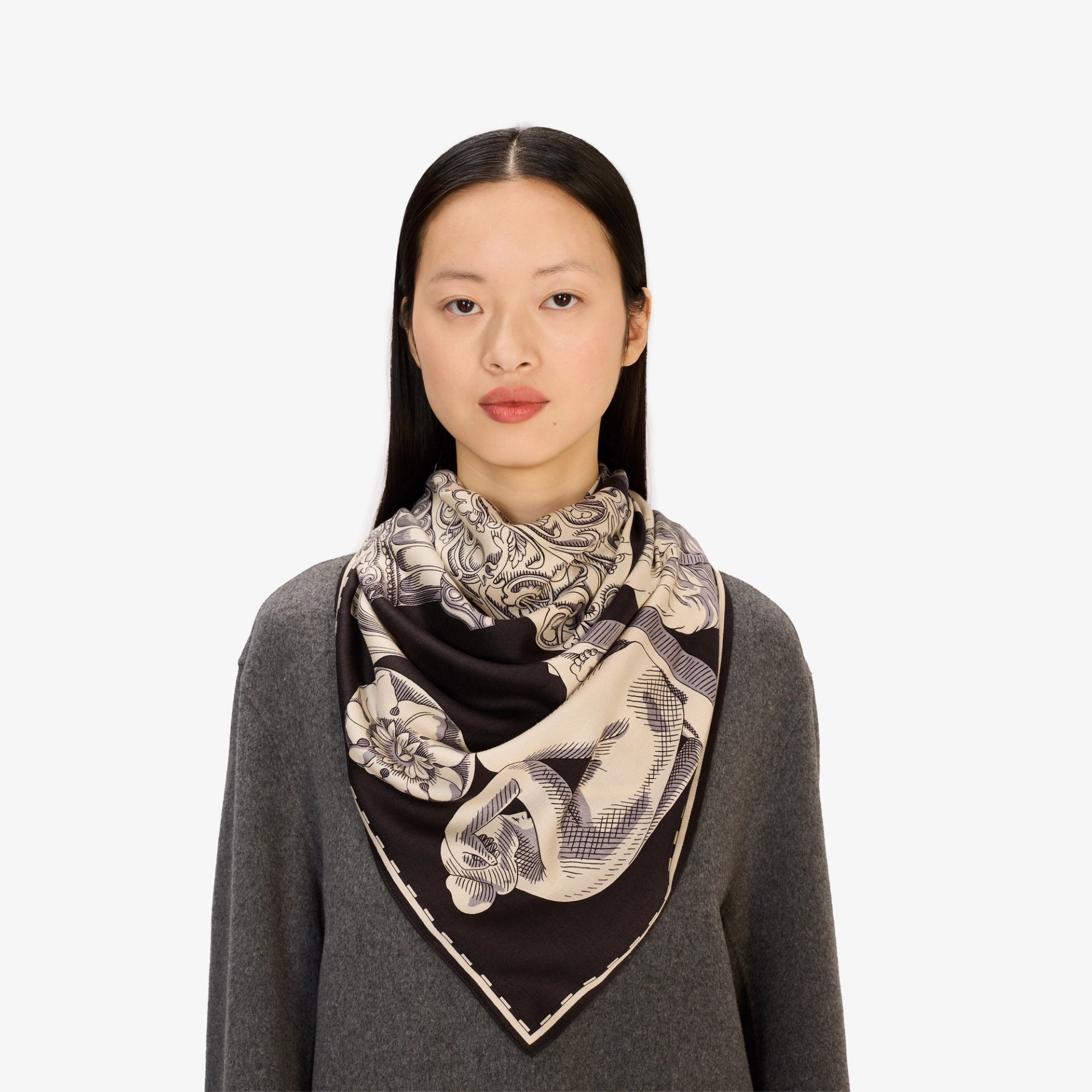 inoui-editions-musee-louvre-foulard-carre-130-cm-soie-modal-archives-noir-2.webp